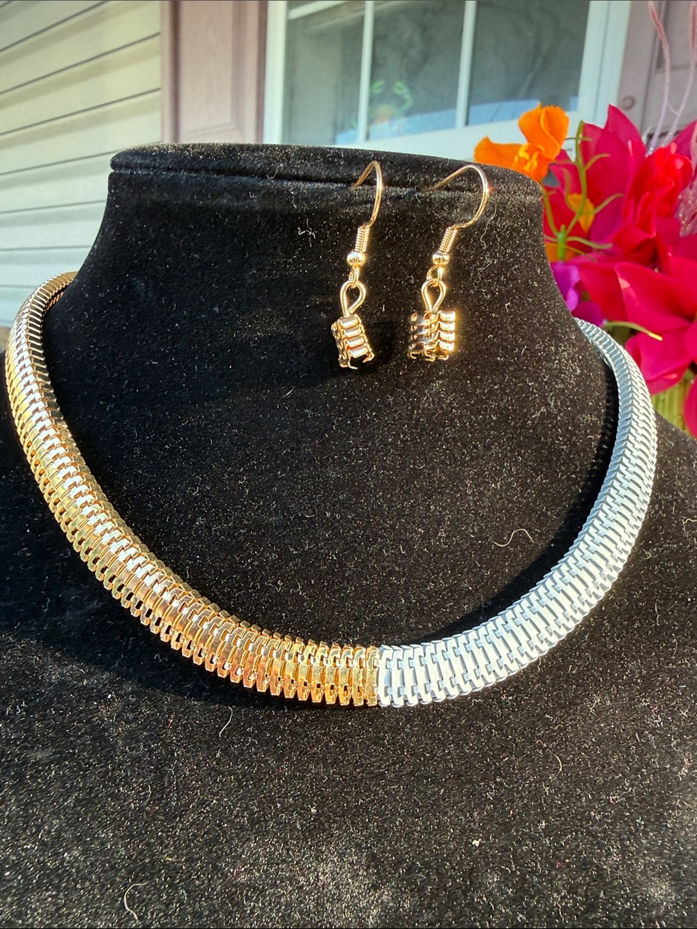 New Women’s Zipper Two-Tone Gold & White Necklace with matching earrings 10”
